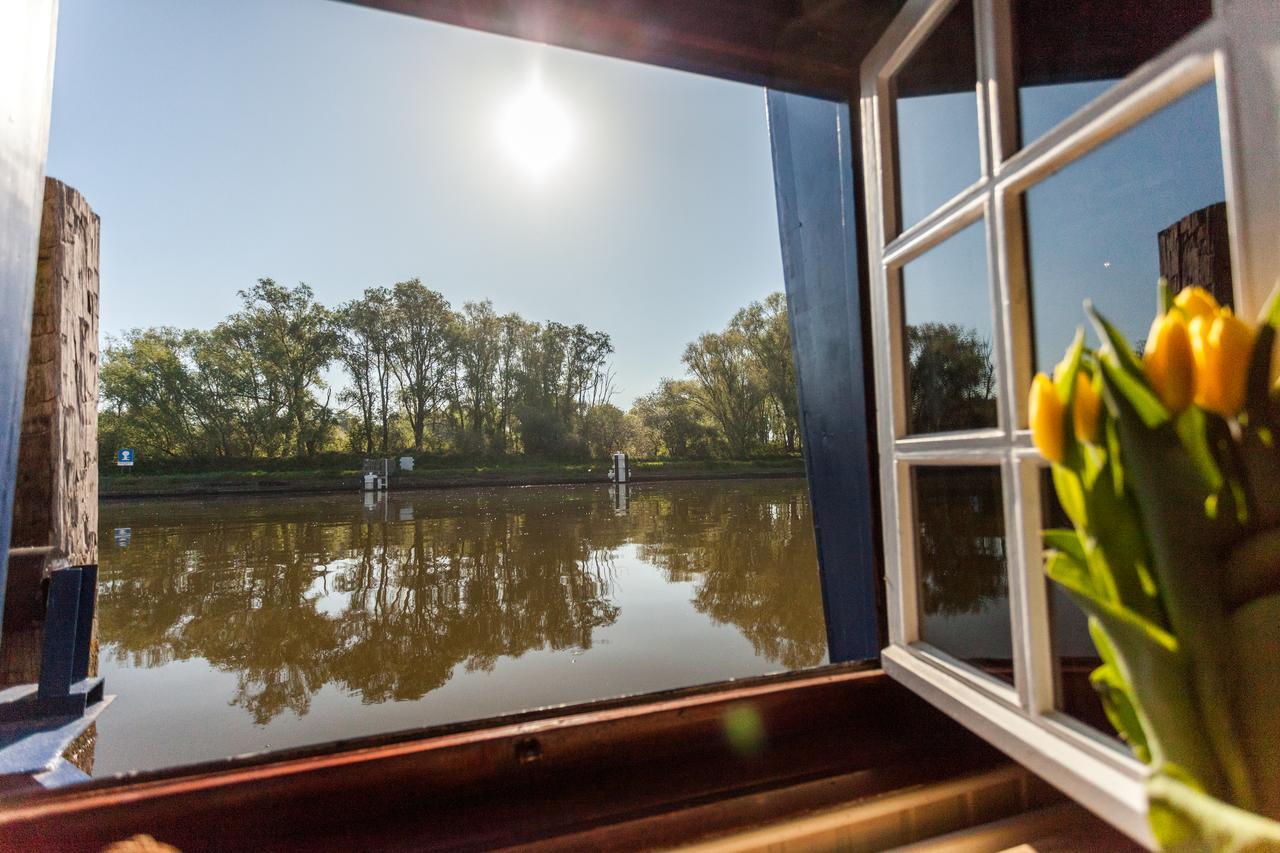 Boat Hotel De Barge Brugge Eksteriør bilde