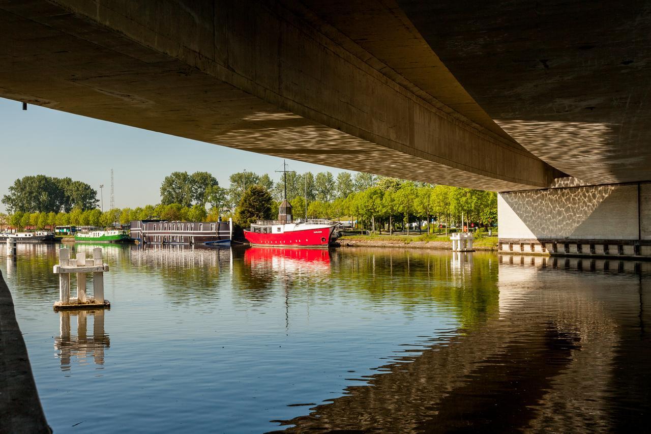 Boat Hotel De Barge Brugge Eksteriør bilde
